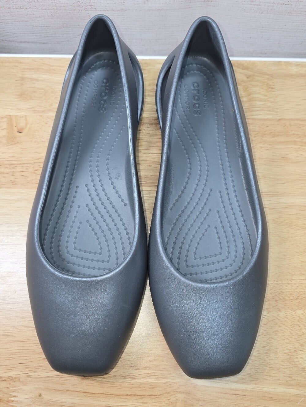 Crocs Sloane Flats in Gray Size 7